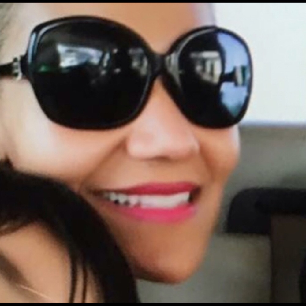 Chanel sunglasses.. (broken) - Picture 4 of 7